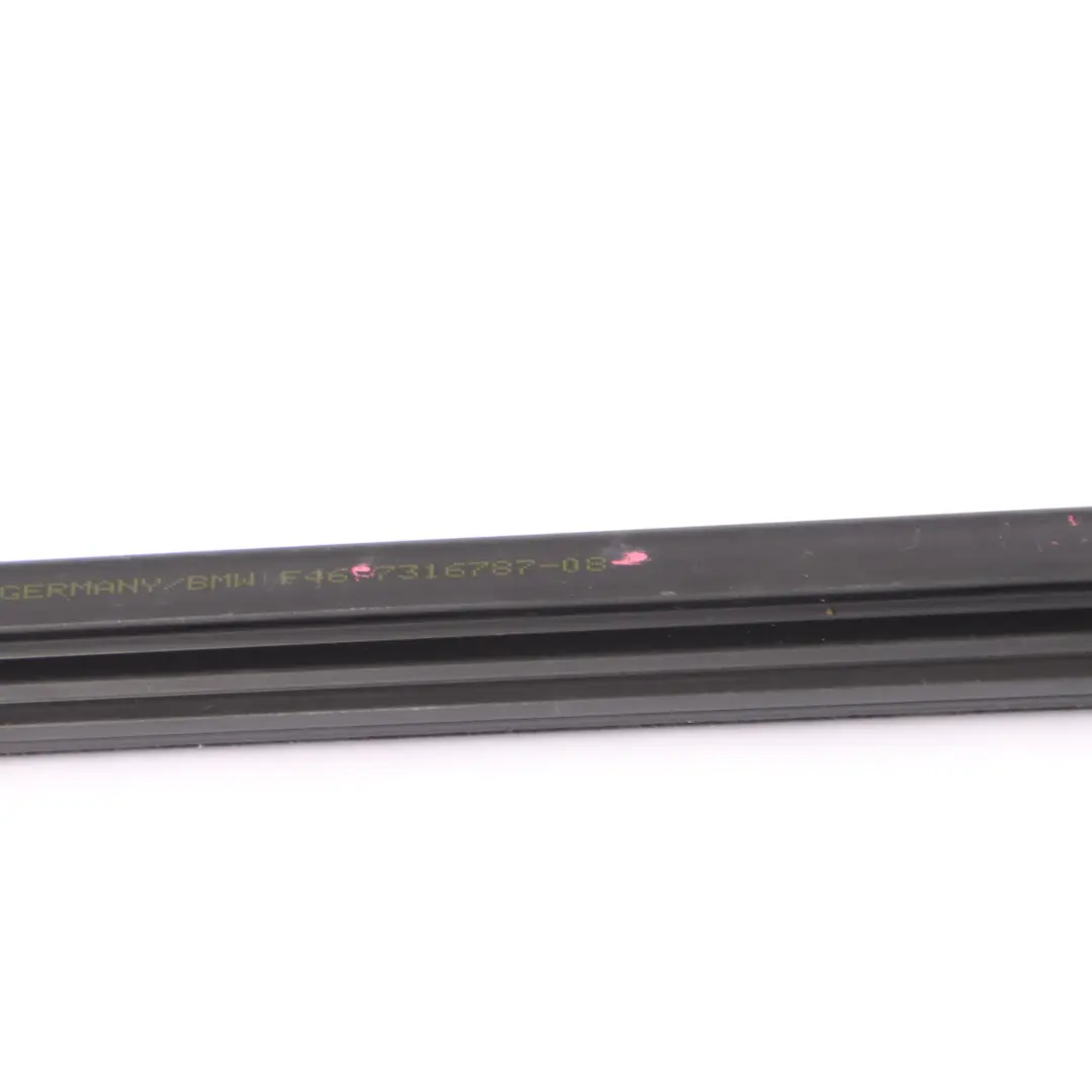 Bande d'étanchéité BMW F46 Intérieur arrière gauche Joint de porte pour à propos du numéro de pièce 7316787 Bande d'étanchéité BMW F46 Intérieur arrière gauche Joint de porte - SKU 7316787 - Numéro de pièce 7316787
