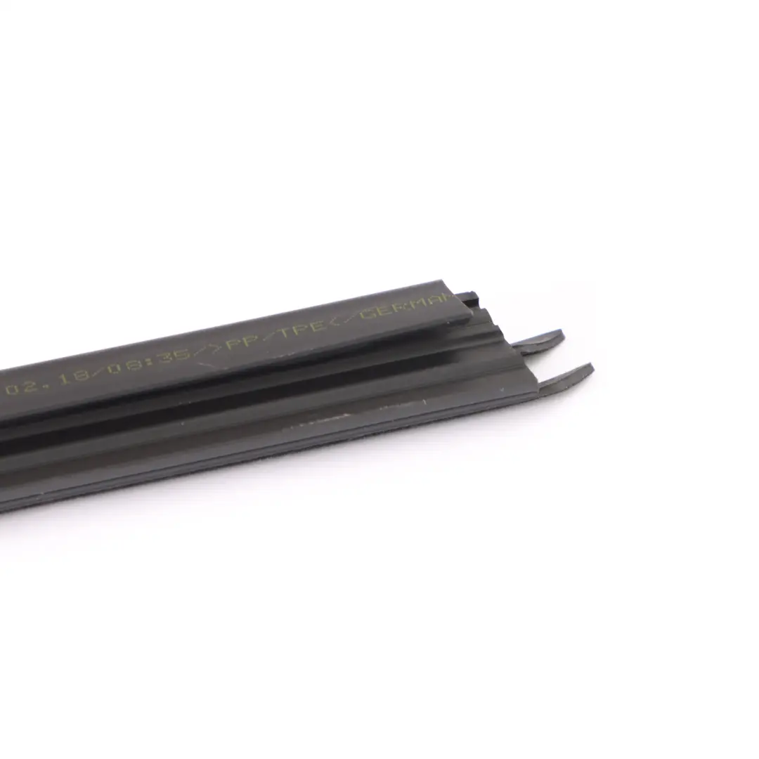 Listwa Uszczelka Drzwi Szyby Wewnętrzna Tylna Lewa do BMW F46 o numerze 7316787 BMW F46 Listwa Uszczelka Drzwi Szyby Wewnętrzna Tylna Lewa - SKU 7316787 - Numer Części 7316787