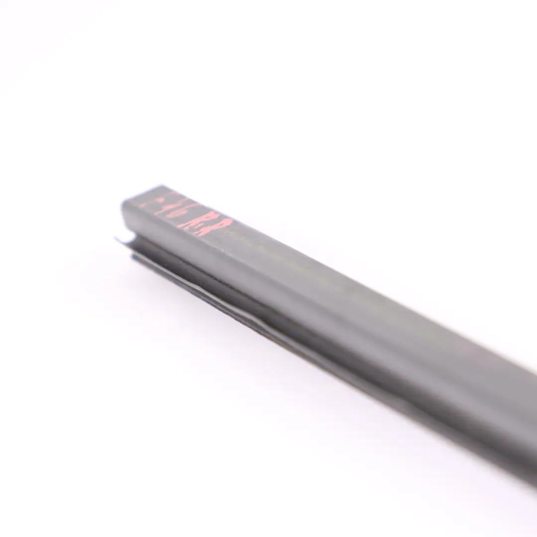 Uszczelka Wewnętrzna Szyby Drzwi Prawy Tył do BMW F46 o numerze 7316788 BMW F46 Uszczelka Wewnętrzna Szyby Drzwi Prawy Tył - SKU 7316788 - Numer Części 7316788