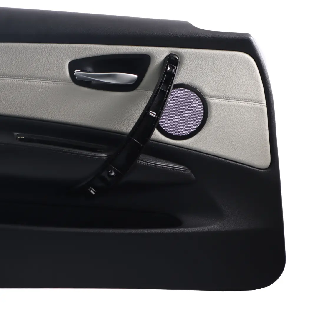 Scheda Porta Anteriore Sinistra Pannello Porta Pelle Boston Grigio Perla per BMW E88 con numero di parte 7318589 BMW E88 Scheda Porta Anteriore Sinistra Pannello Porta Pelle Boston Grigio Perla - SKU 7318589 - Numero di parte 7318589