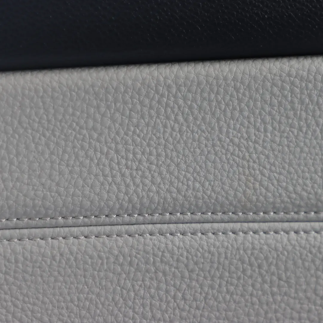 Scheda Porta Anteriore Sinistra Pannello Porta Pelle Boston Grigio Perla per BMW E88 con numero di parte 7318589 BMW E88 Scheda Porta Anteriore Sinistra Pannello Porta Pelle Boston Grigio Perla - SKU 7318589 - Numero di parte 7318589