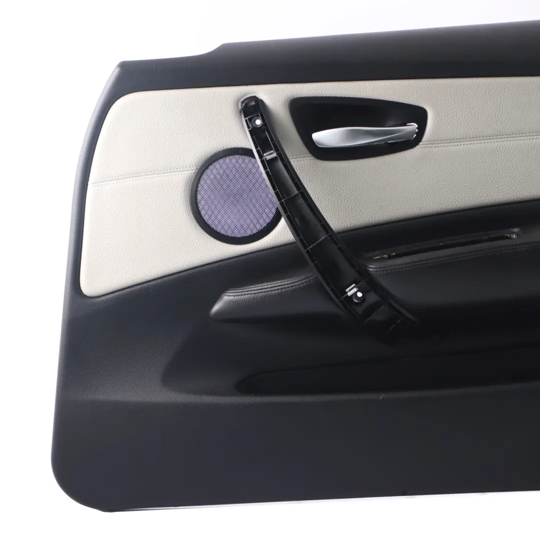 Scheda Porta Anteriore Destra Pannello Porta Pelle Boston Grigio Perla per BMW E88 con numero di parte 7318590 BMW E88 Scheda Porta Anteriore Destra Pannello Porta Pelle Boston Grigio Perla - SKU 7318590 - Numero di parte 7318590