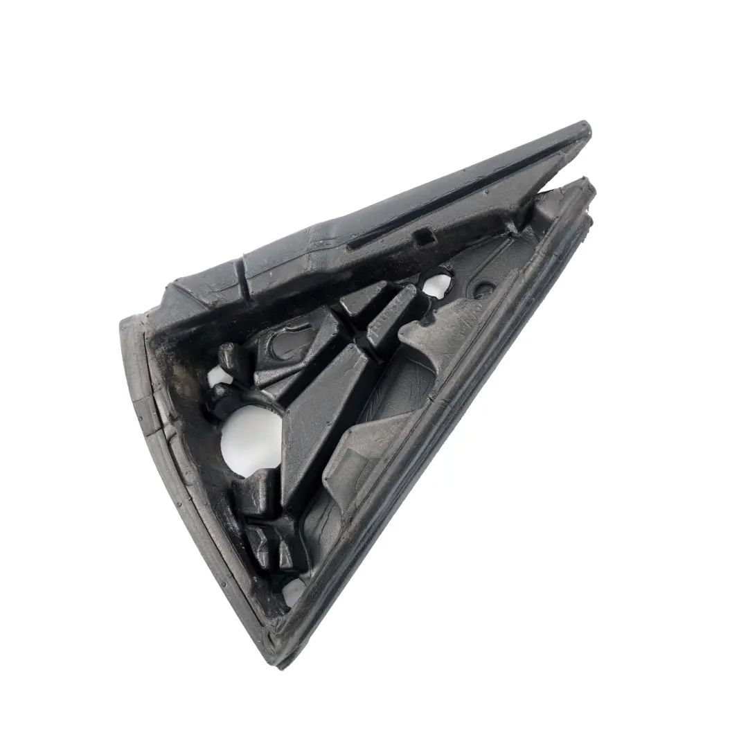 Embellecedor Aislamiento Exterior Espejo Derecho Triangulo para BMW E84 con número de pieza 7318614 BMW E84 Embellecedor Aislamiento Exterior Espejo Derecho Triangulo - SKU 7318614 - Número de pieza 7318614