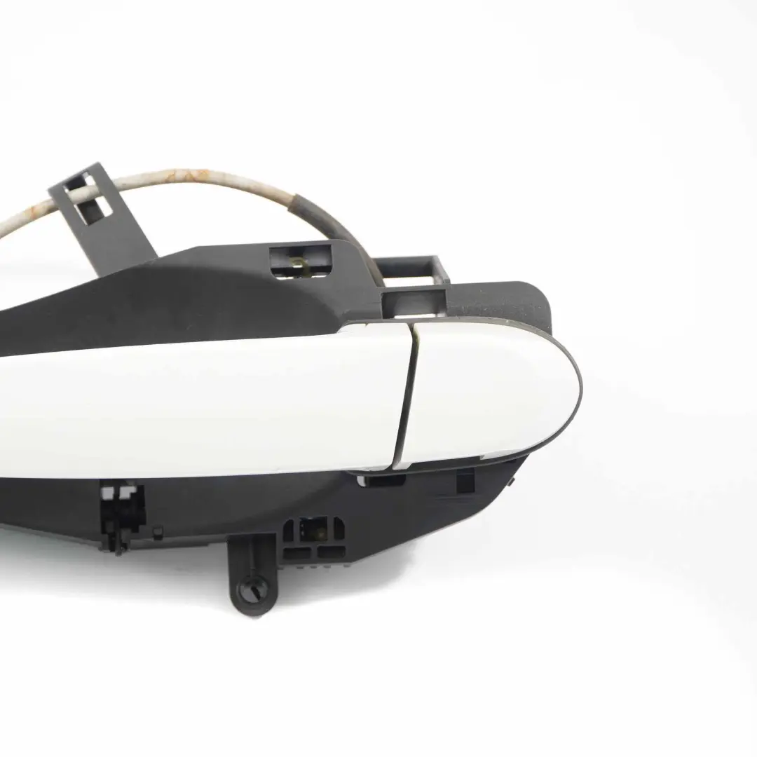 Manija Puerta Trasera Izquierda Fuera Alpine Blanco - 300 para BMW F25 X3 con número de pieza 7319353 BMW F25 X3 Manija Puerta Trasera Izquierda Fuera Alpine Blanco - 300 - SKU 7319353-AW1 - Número de pieza 7319353