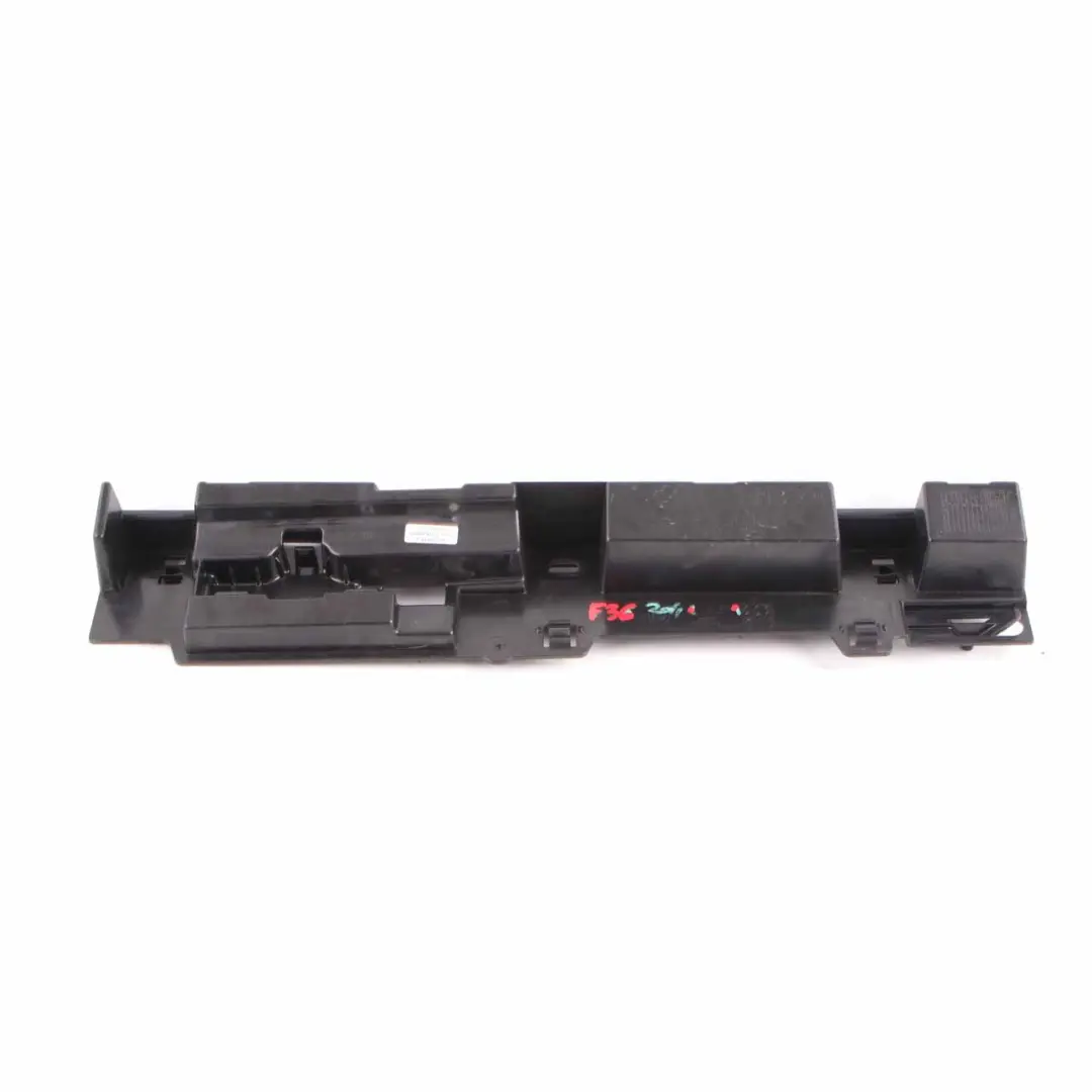 Apoyo Ledge Falda Sill Lado Derecho Soporte Soporte RH3 para BMW F36 con número de pieza 7320208 BMW F36 Apoyo Ledge Falda Sill Lado Derecho Soporte Soporte RH3 - SKU 7320208 - Número de pieza 7320208