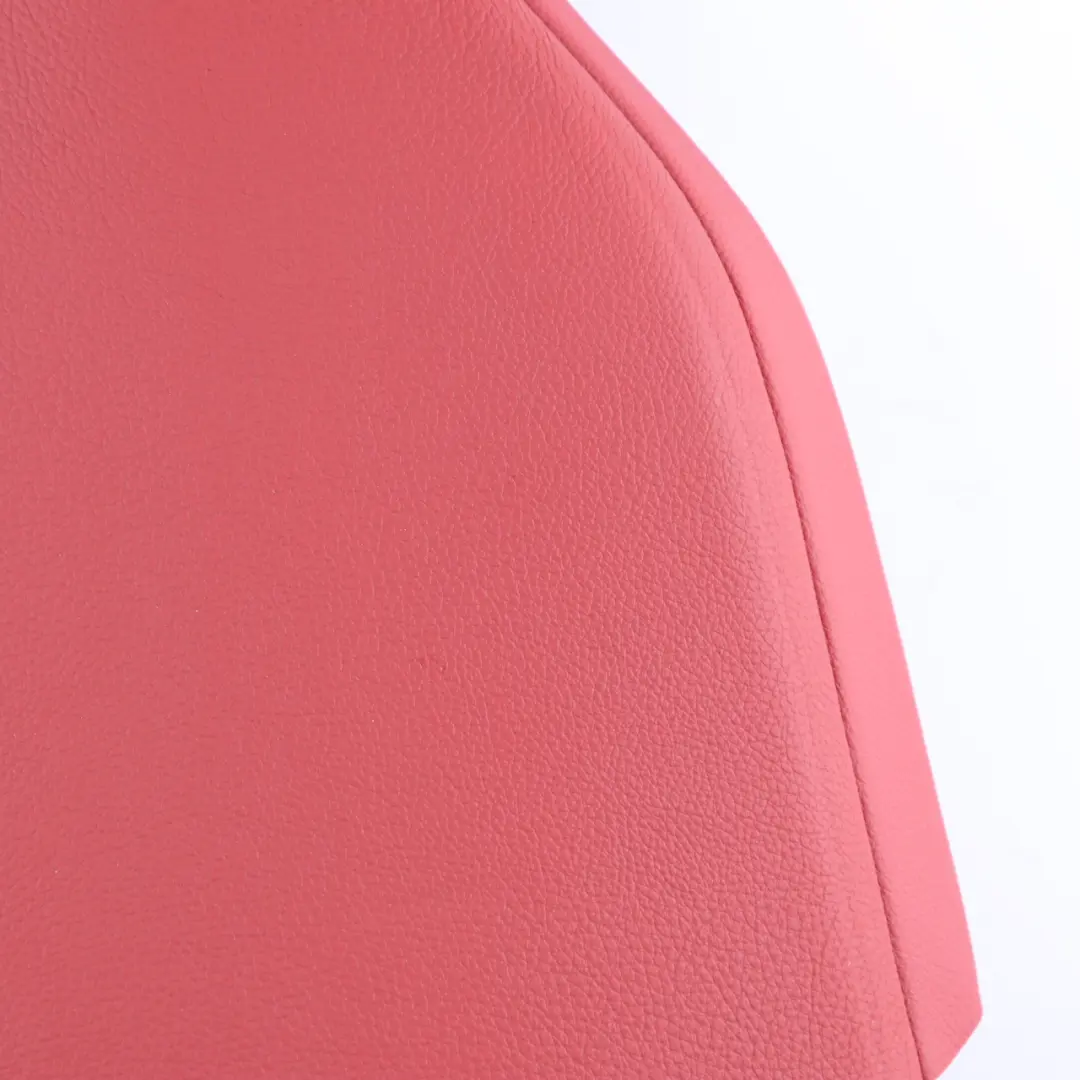 Finitura sedile posteriore destro laterale in pelle Rosso Corallo per BMW F21 F22 con numero di parte 7320252 BMW F21 F22 Finitura sedile posteriore destro laterale in pelle Rosso Corallo - SKU 7320252 - Numero di parte 7320252