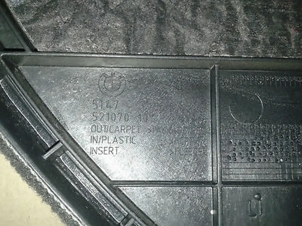 Boczek tapicerka bagażnika lewy 7068881 do BMW E91 o numerze 51477321097 BMW E91 Boczek tapicerka bagażnika lewy 7068881 - SKU 7321097 - Numer Części 51477321097