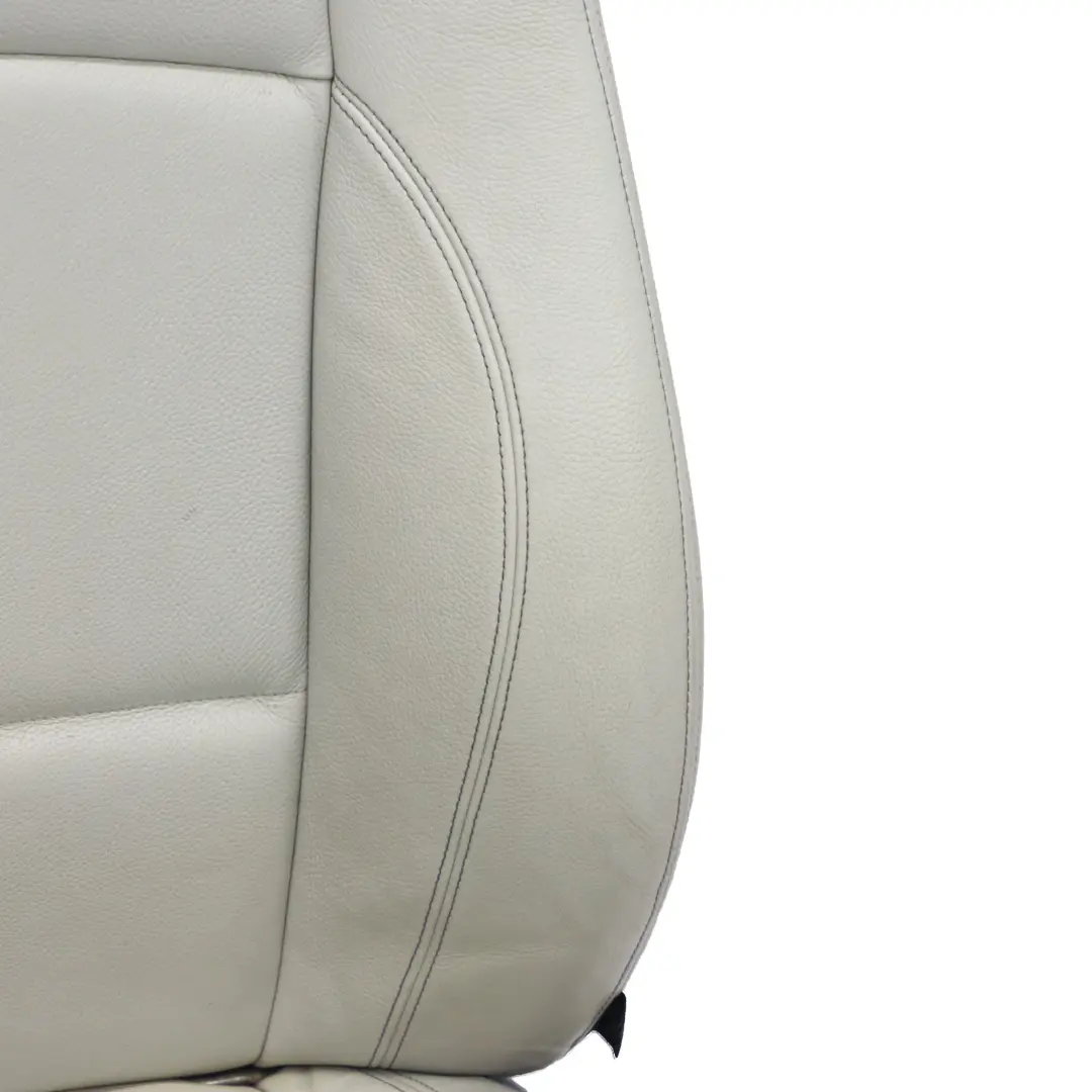 Siège avant M Sport gauche Cuir Boston Perl Gris Contrast Bleu pour BMW E88 à propos du numéro de pièce 7323009 BMW E88 Siège avant M Sport gauche Cuir Boston Perl Gris Contrast Bleu - SKU 7323009 - Numéro de pièce 7323009