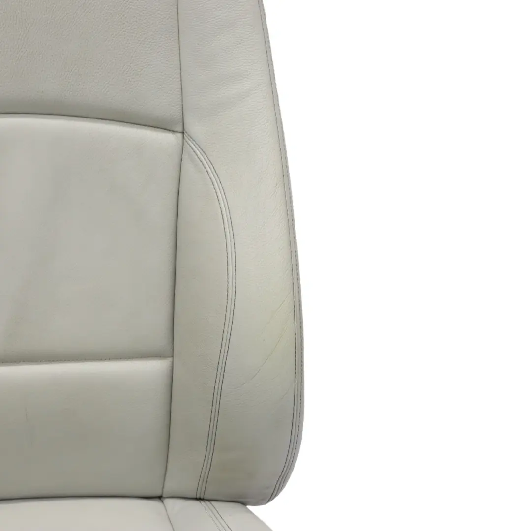 Asiento Delantero M Sport Derecho Cuero Boston Perl Gris Contraste Azul para BMW E88 con número de pieza 7323010 BMW E88 Asiento Delantero M Sport Derecho Cuero Boston Perl Gris Contraste Azul - SKU 7323010 - Número de pieza 7323010