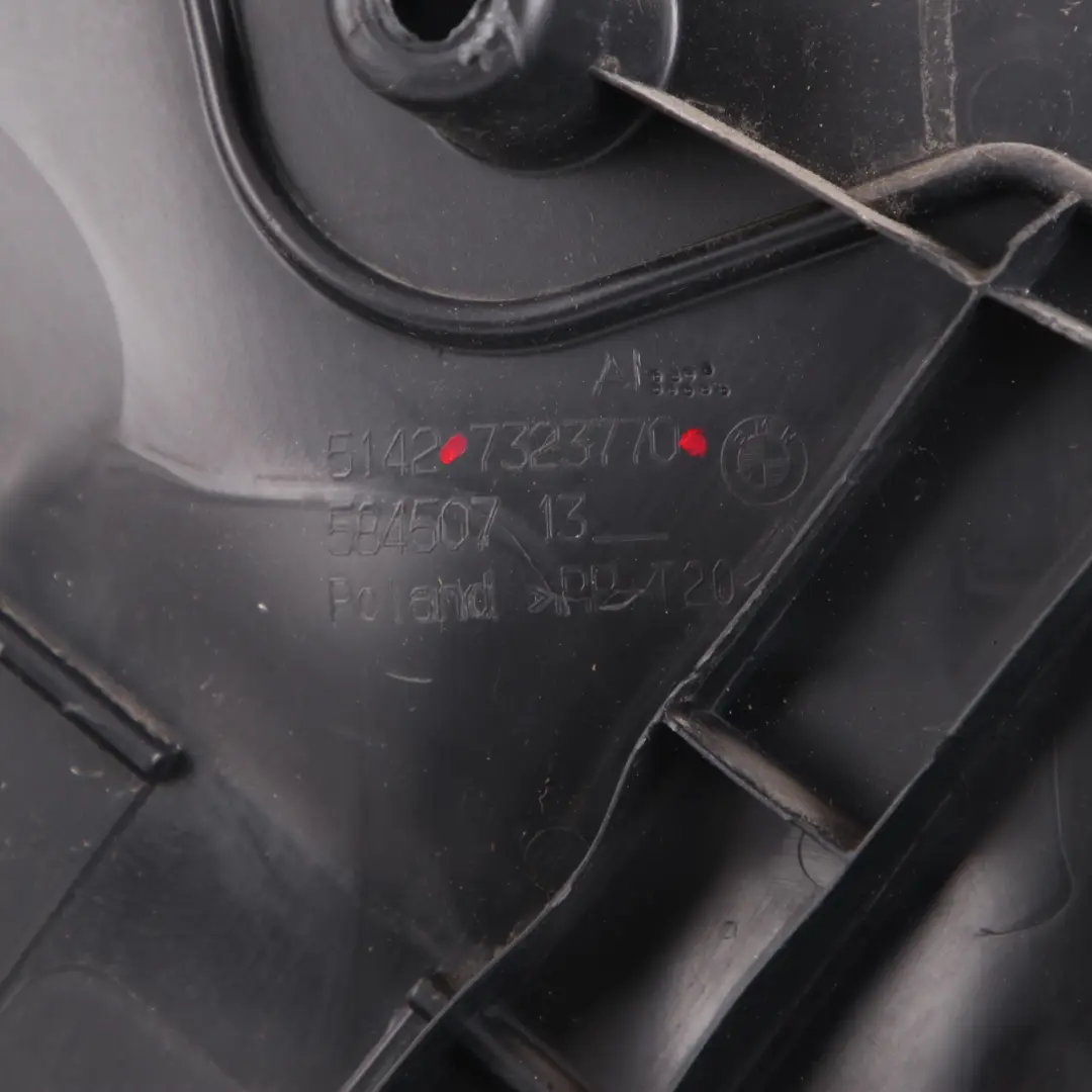 Montaje de la tarjeta puerta BMW i3 derecha Cubierta de revestimiento cubierta para con número de pieza 7323770 Montaje de la tarjeta puerta BMW i3 derecha Cubierta de revestimiento cubierta - SKU 7323770 - Número de pieza 7323770