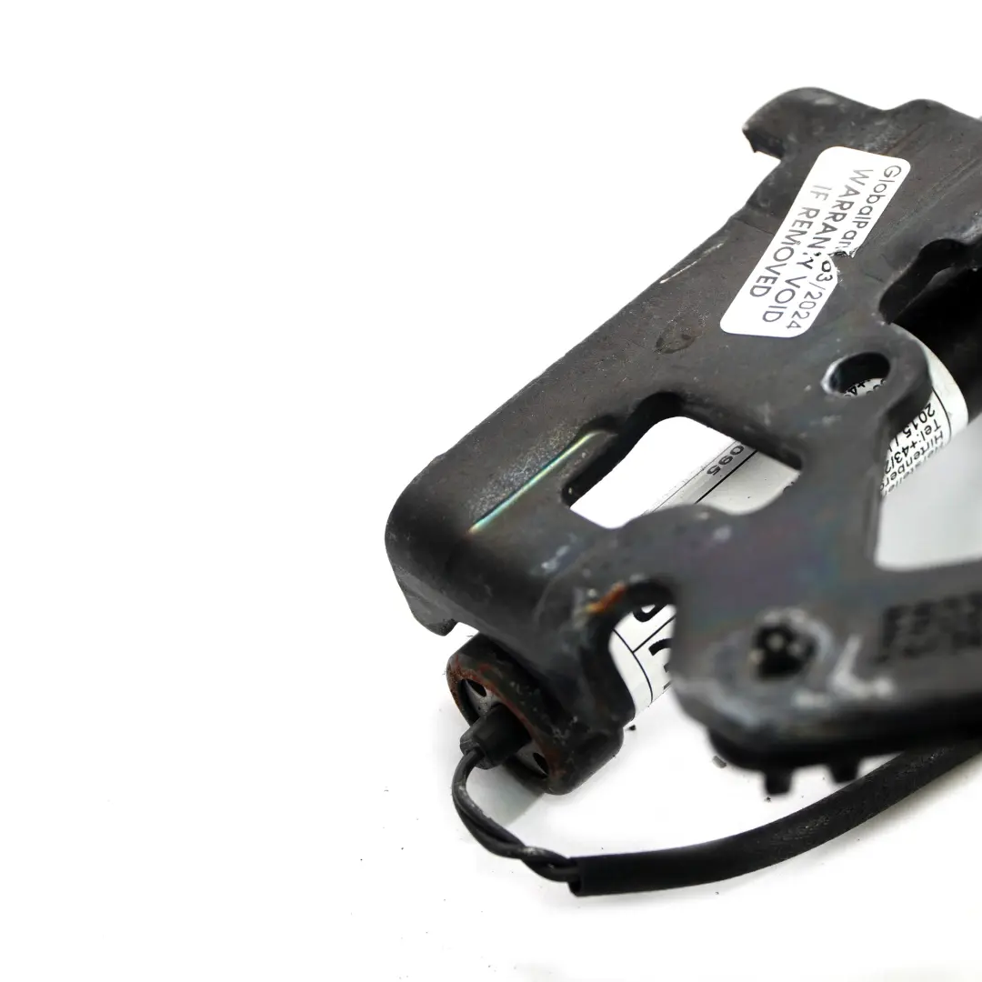 Attuatore cerniera cofano protezione pedoni destra per BMW X5 F15 con numero di parte 7326020 BMW X5 F15 Attuatore cerniera cofano protezione pedoni destra - SKU 7326020 - Numero di parte 7326020