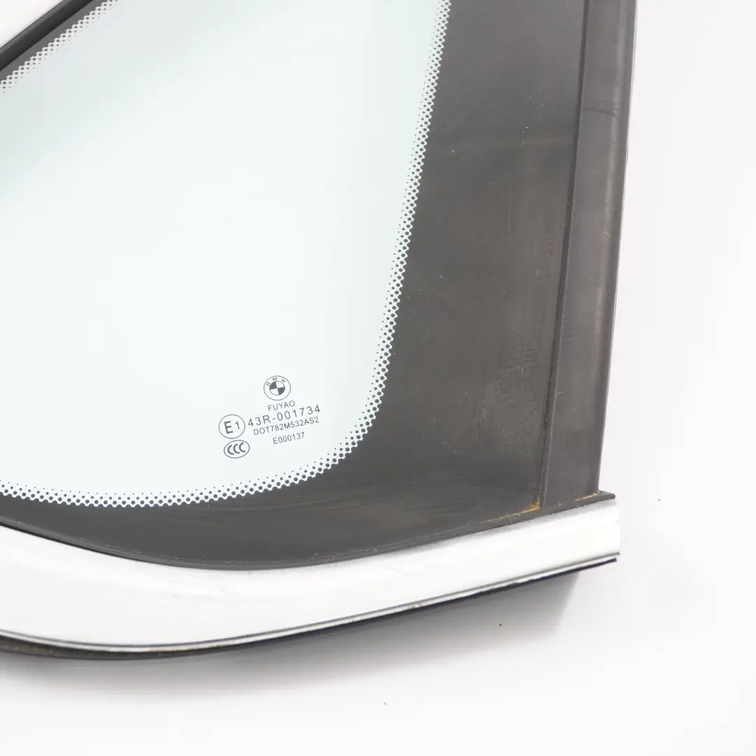 Ventana Cuarto Vidrio Lado Fijo Puerta Trasera Derecha AS2 Cromo para BMW F45 con número de pieza 7326152 BMW F45 Ventana Cuarto Vidrio Lado Fijo Puerta Trasera Derecha AS2 Cromo - SKU 7326152 - Número de pieza 7326152