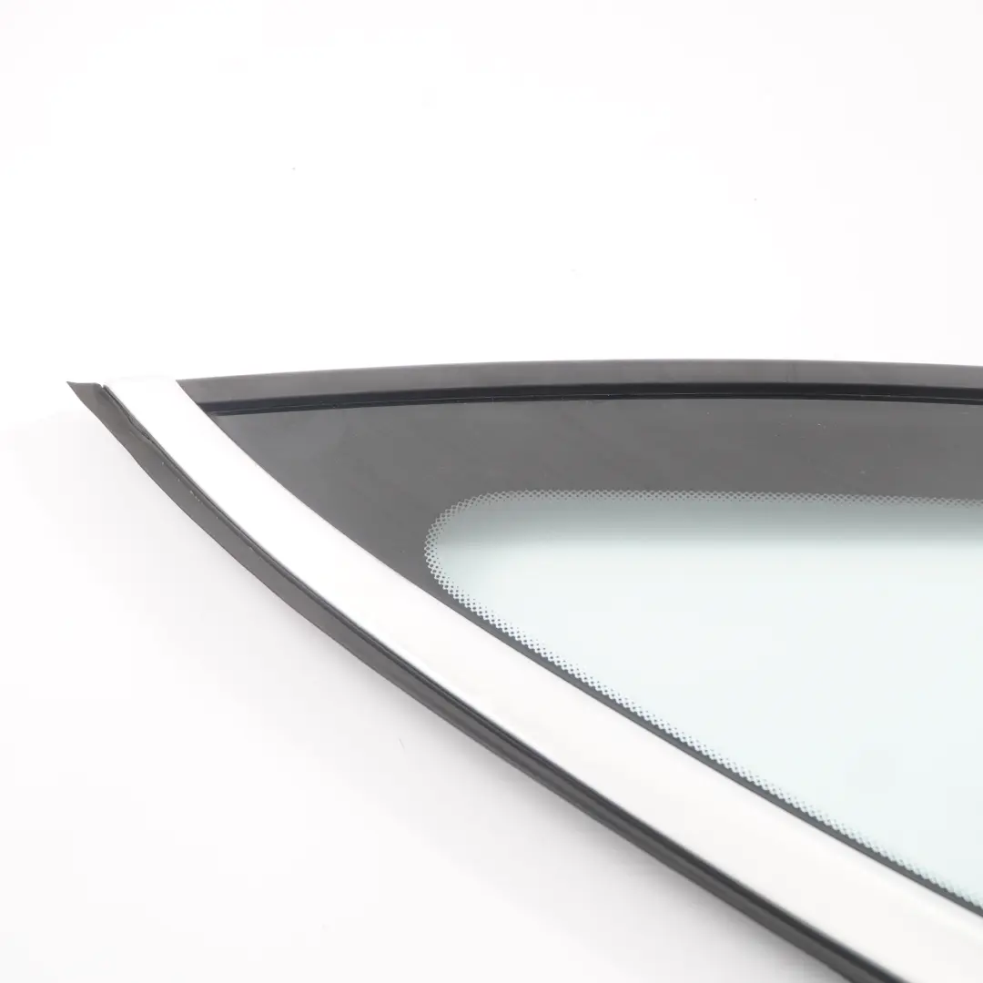 Ventana Cuarto Vidrio Lado Fijo Puerta Trasera Derecha AS2 Cromo para BMW F45 con número de pieza 7326152 BMW F45 Ventana Cuarto Vidrio Lado Fijo Puerta Trasera Derecha AS2 Cromo - SKU 7326152 - Número de pieza 7326152