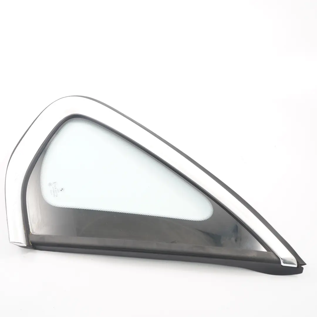 Ventana Cuarto Vidrio Lado Fijo Puerta Trasera Derecha AS2 Cromo para BMW F45 con número de pieza 7326152 BMW F45 Ventana Cuarto Vidrio Lado Fijo Puerta Trasera Derecha AS2 Cromo - SKU 7326152 - Número de pieza 7326152