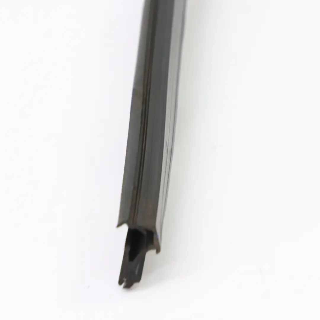 BMW F46 Scellement de fenêtre Porte avant Guide gauche Cadre Joint - SKU 7326167 - Numéro de pièce 7326167