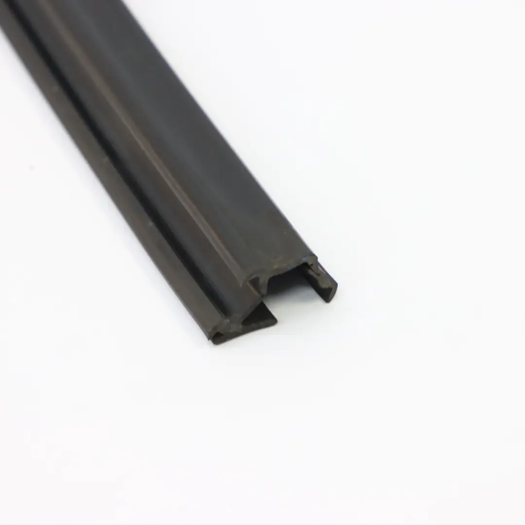 Ventana Sellado Puerta Delantera Izquierda Guía Marco Junta para BMW F46 con número de pieza 7326167 BMW F46 Ventana Sellado Puerta Delantera Izquierda Guía Marco Junta - SKU 7326167 - Número de pieza 7326167