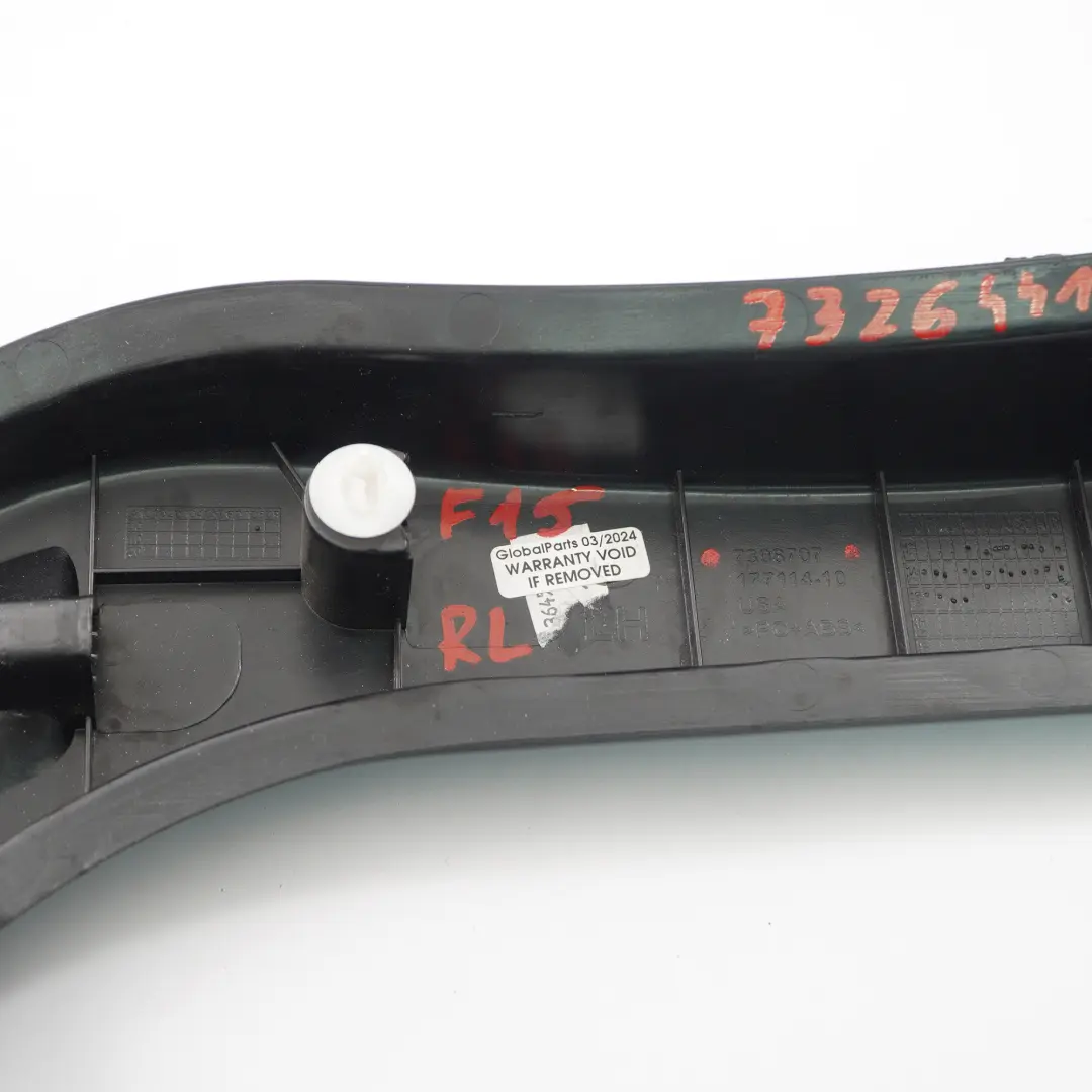 Tapa Pilar D Trasero Izquierdo Panel Inferior Negro 7308707 para BMW X5 F15 con número de pieza 7326441 BMW X5 F15 Tapa Pilar D Trasero Izquierdo Panel Inferior Negro 7308707 - SKU 7326441 - Número de pieza 7326441