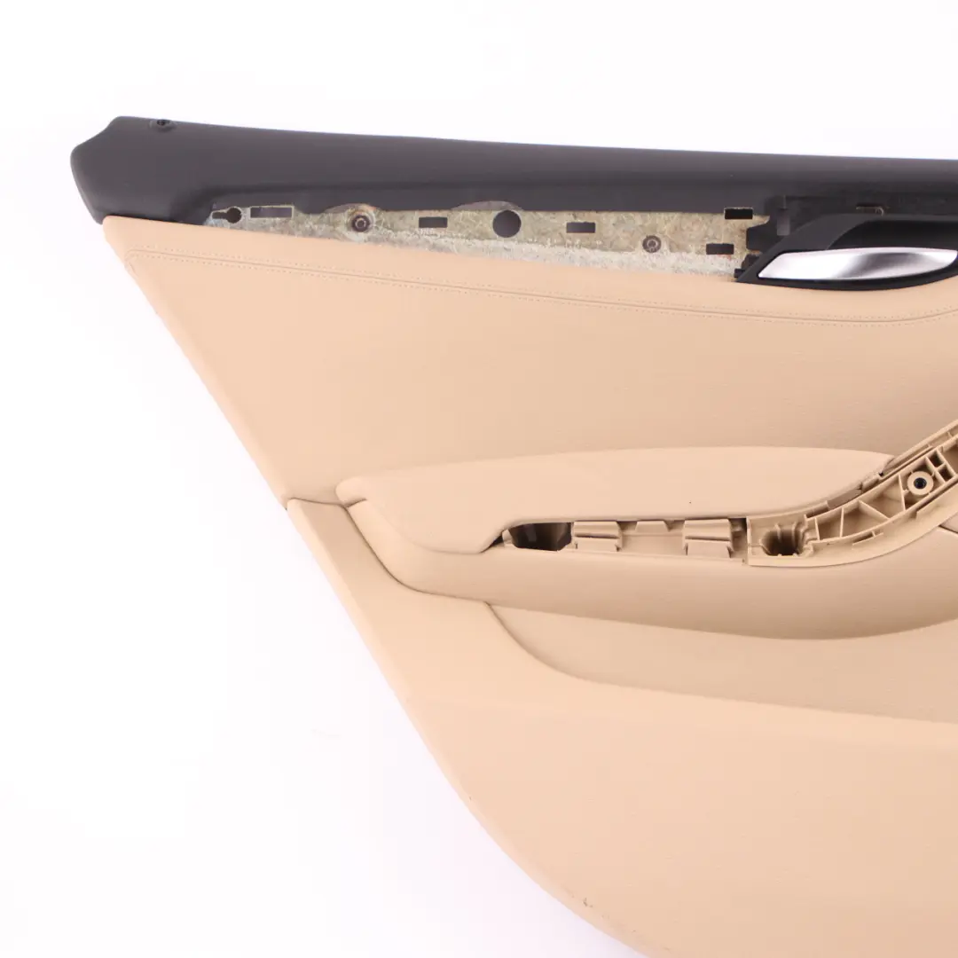 Scheda Porta Posteriore Sinistra Rivestimento Pelle Nevada Savanna Beige per BMW E84 con numero di parte 7327253 BMW E84 Scheda Porta Posteriore Sinistra Rivestimento Pelle Nevada Savanna Beige - SKU 7327253 - Numero di parte 7327253