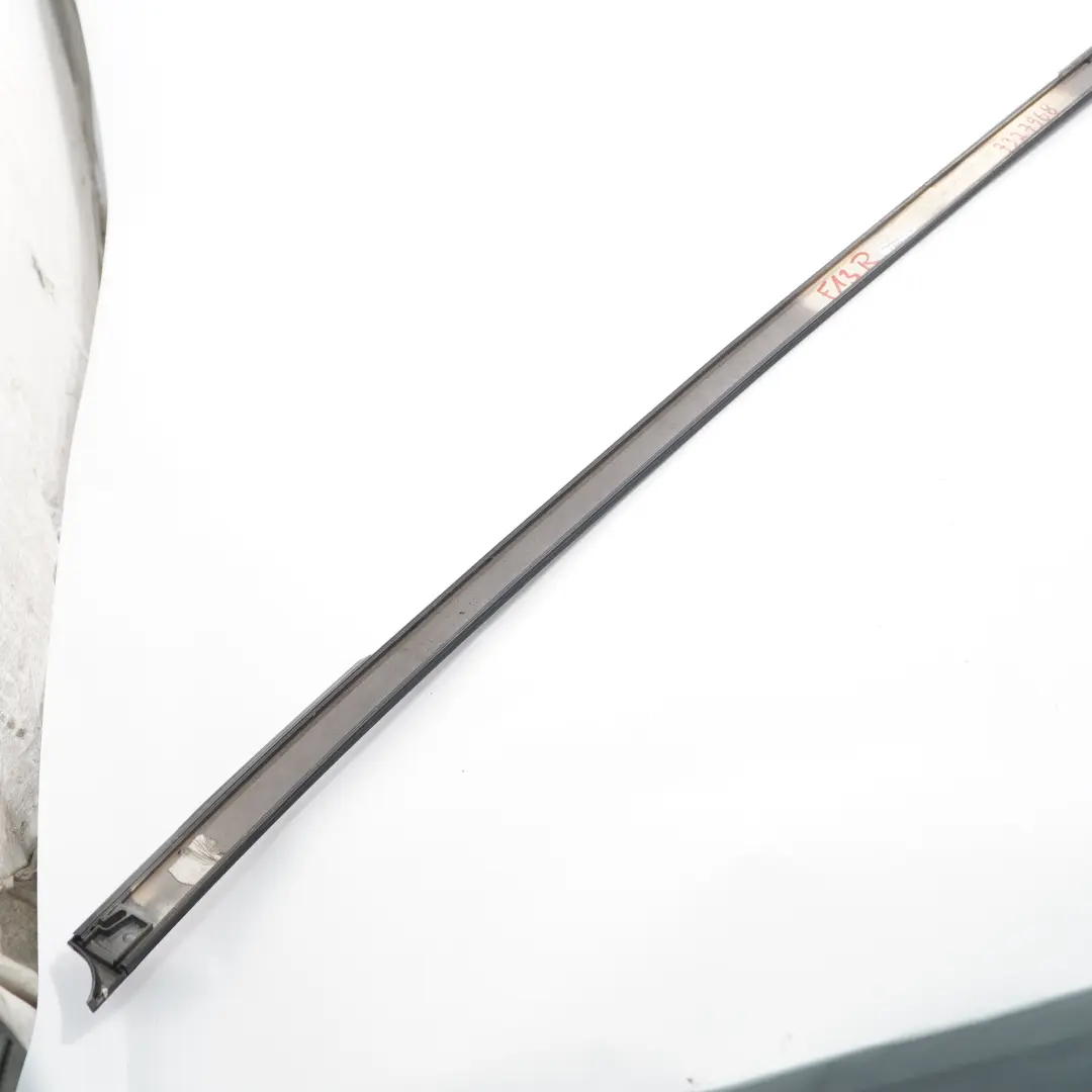 Techo Moldura Barandilla Ribete Listón Derecho Imprimado para BMW F13 con número de pieza 7327968 BMW F13 Techo Moldura Barandilla Ribete Listón Derecho Imprimado - SKU 7327968 - Número de pieza 7327968