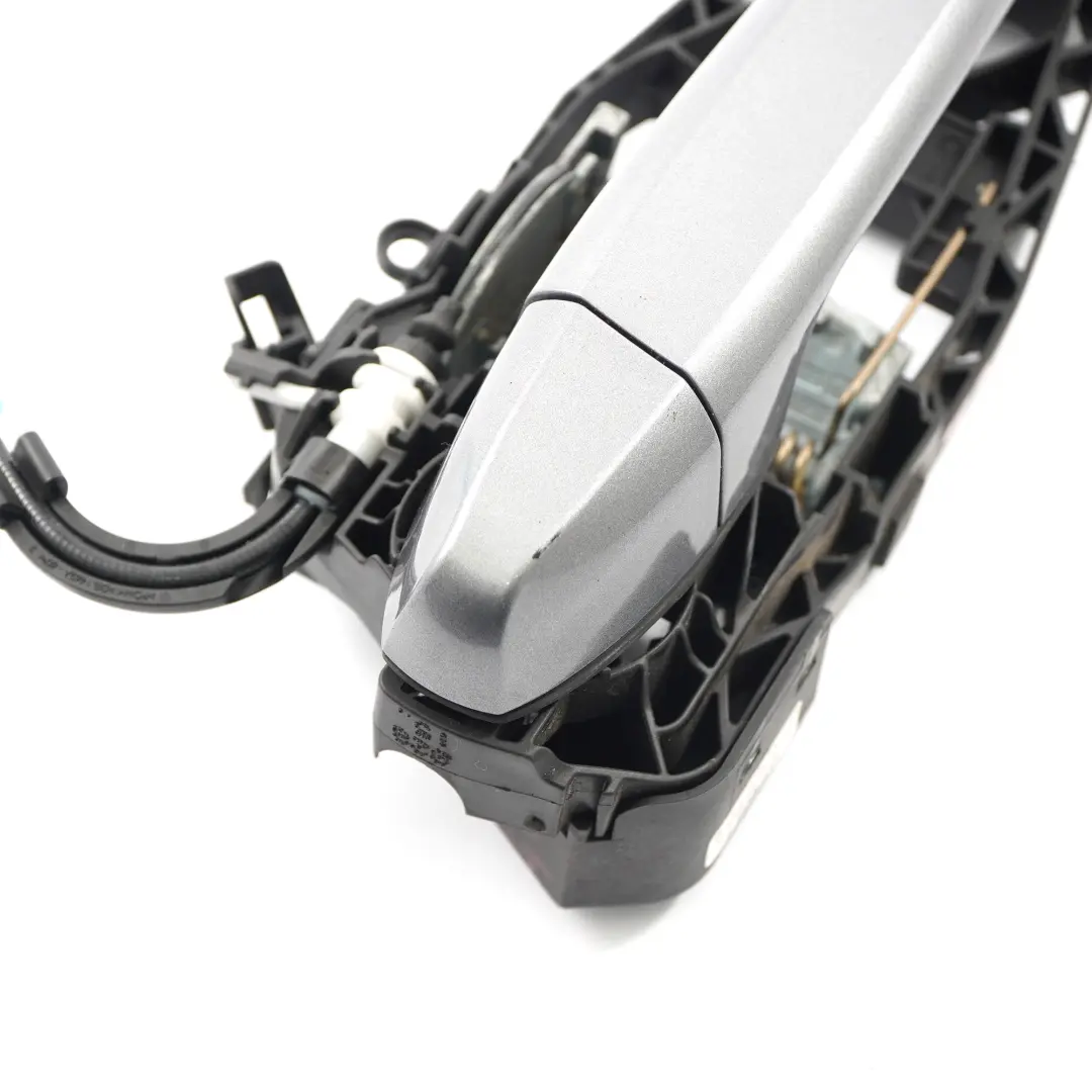 Poignée de Porte Arrière Gauche Extérieur Gris Métallique - A52 pour BMW X5 F15 à propos du numéro de pièce 7328103 BMW X5 F15 Poignée de Porte Arrière Gauche Extérieur Gris Métallique - A52 - SKU 7328103-SCG1 - Numéro de pièce 7328103