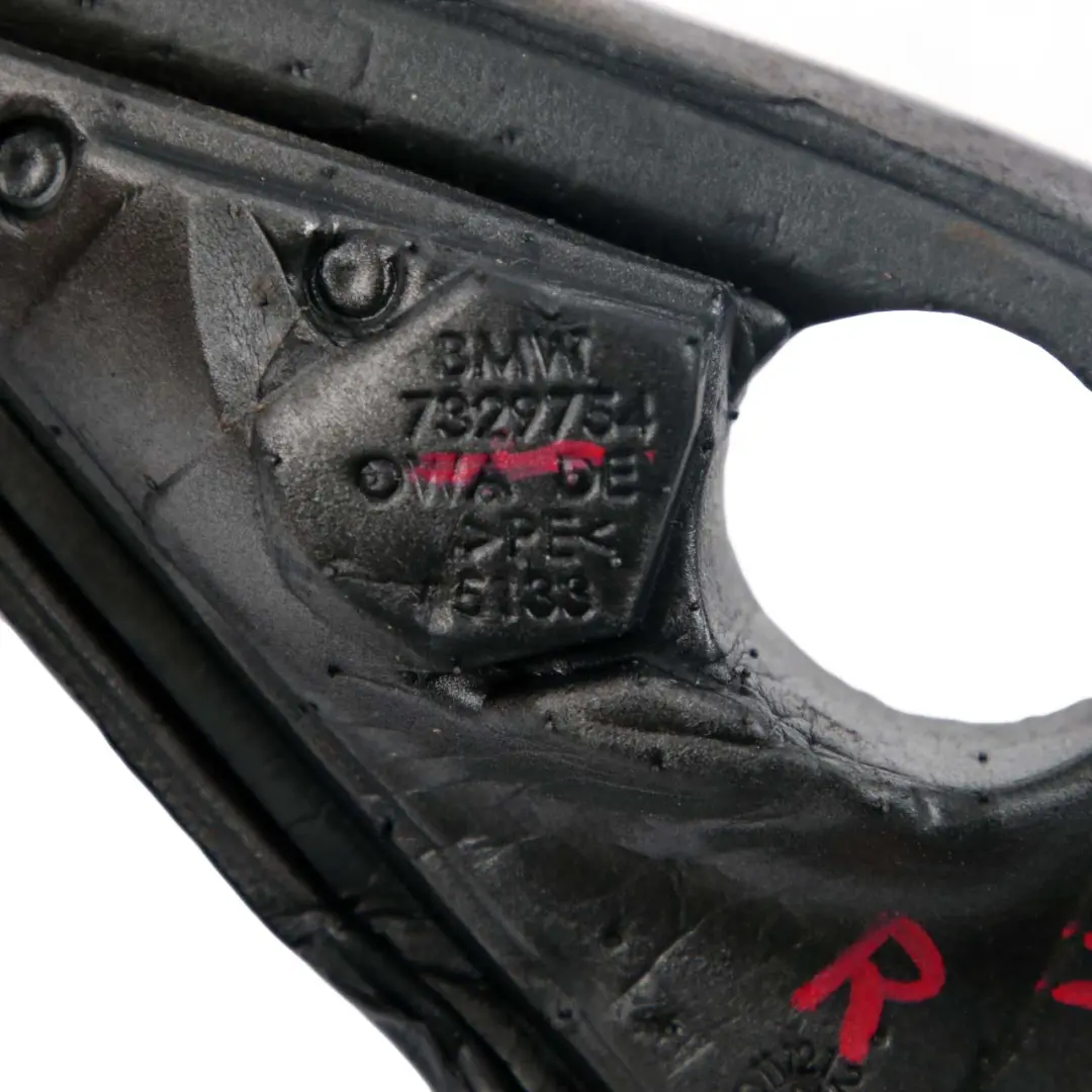 Junta Exterior Espejo Derecho Triángulo O/S para BMW F10 F11 con número de pieza 7329754 BMW F10 F11 Junta Exterior Espejo Derecho Triángulo O/S - SKU 7329754 - Número de pieza 7329754