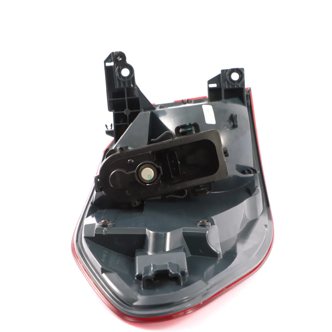 Luz Trasera Panel Lateral Derecho Luz Trasera para BMW F46 con número de pieza 7330474 BMW F46 Luz Trasera Panel Lateral Derecho Luz Trasera - SKU 7330474 - Número de pieza 7330474