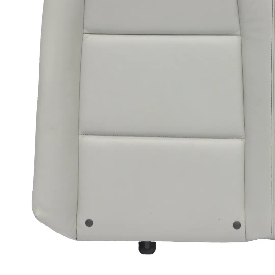 Housse de dossier de banquette arrière en cuir Boston Pearl Grey pour BMW E88 Cabrio à propos du numéro de pièce 7330542 BMW E88 Cabrio Housse de dossier de banquette arrière en cuir Boston Pearl Grey - SKU 7330542 - Numéro de pièce 7330542