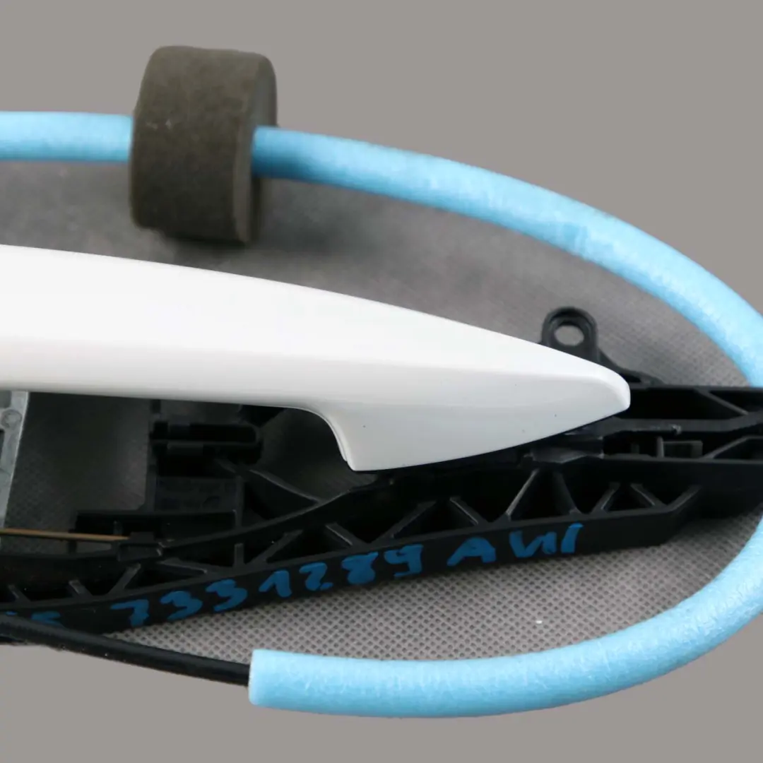 BMW F45 Klamka Drzwi Lewy Tył Alpinweiss Biała - SKU 7331289-AW1 - Numer Części 7331289