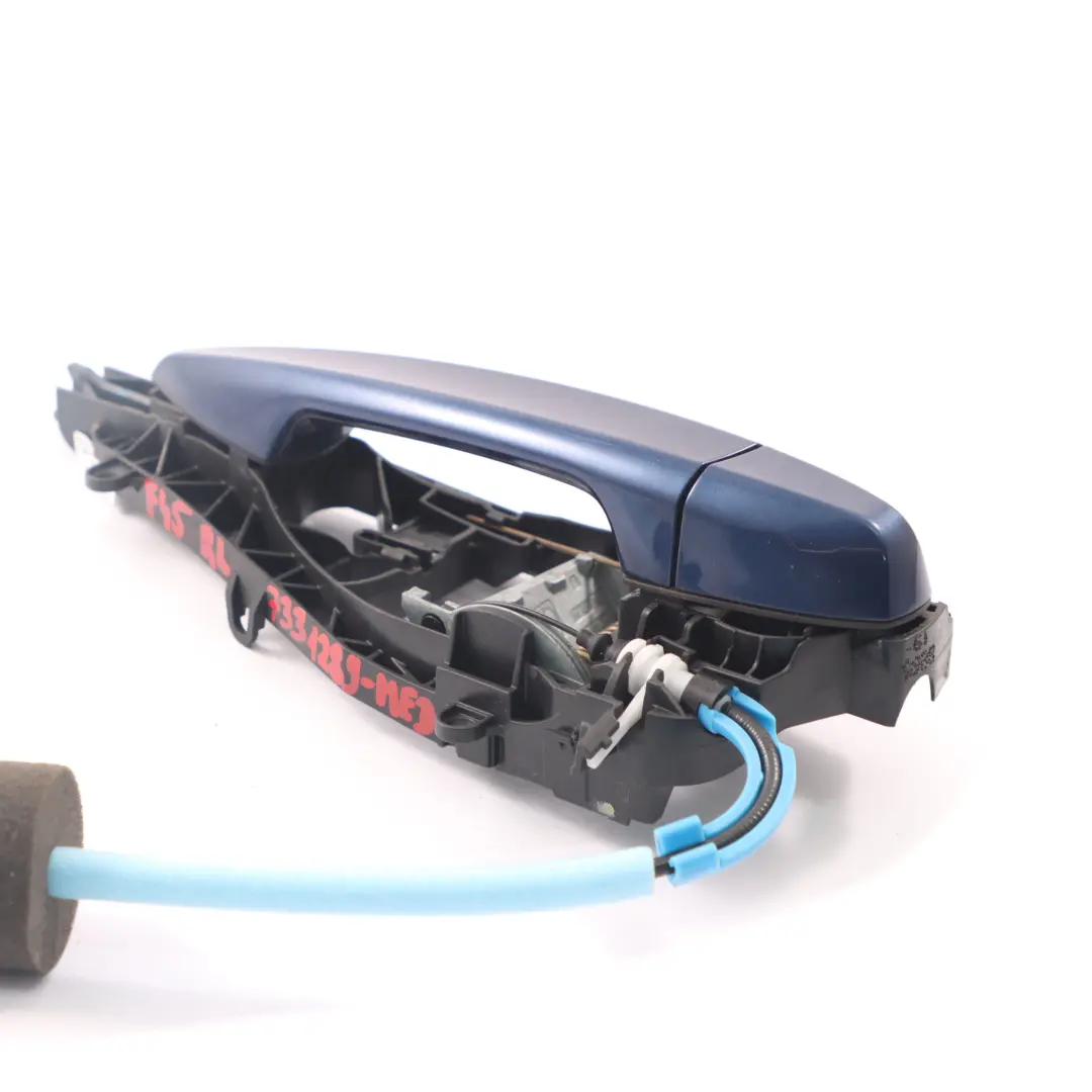 Tür griff hinten links Außen griff Mediterran Blau Metallic - C10 für BMW F45 mit Teilenummer 7331289 BMW F45 Tür griff hinten links Außen griff Mediterran Blau Metallic - C10 - SKU 7331289-MED - Teilenummer 7331289