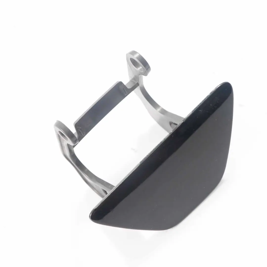 Cache buse de lave-phare gauche noir 668 pour BMW F10 F11 LCI à propos du numéro de pièce 7331753 BMW F10 F11 LCI Cache buse de lave-phare gauche noir 668 - SKU 7331753-SCH - Numéro de pièce 7331753