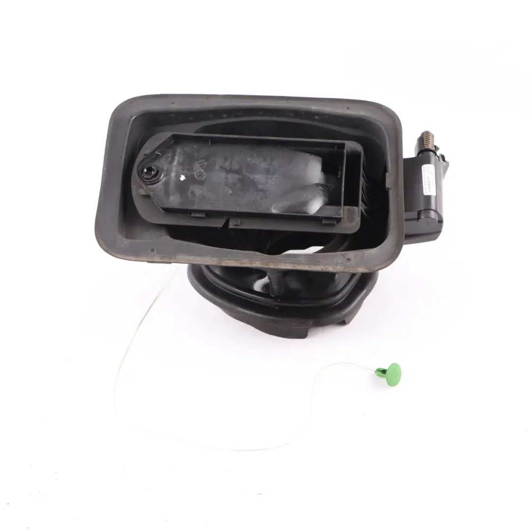 Tapa BMW F46 Carcasa del depósito de combustible diesel para con número de pieza 7332361 Tapa BMW F46 Carcasa del depósito de combustible diesel - SKU 7332361 - Número de pieza 7332361