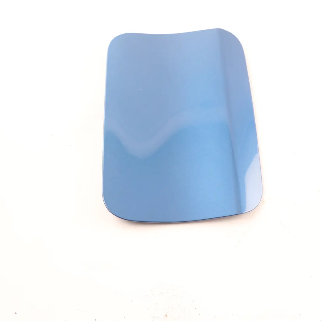 Tapa Combustible Azul Estorilblau Metallic B45 para BMW F46 con número de pieza 7332407 BMW F46 Tapa Combustible Azul Estorilblau Metallic B45 - SKU 7332407-EB - Número de pieza 7332407