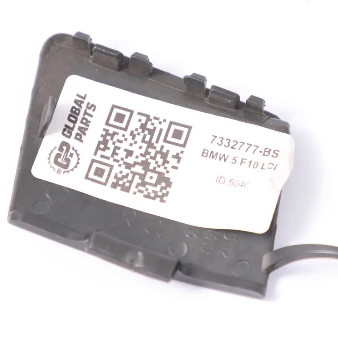 BMW F10 Klapka Zaślepka Ucha Holowniczego Tylnego Zderzaka Czarny - SKU 7332777-BS - Numer Części 7332777