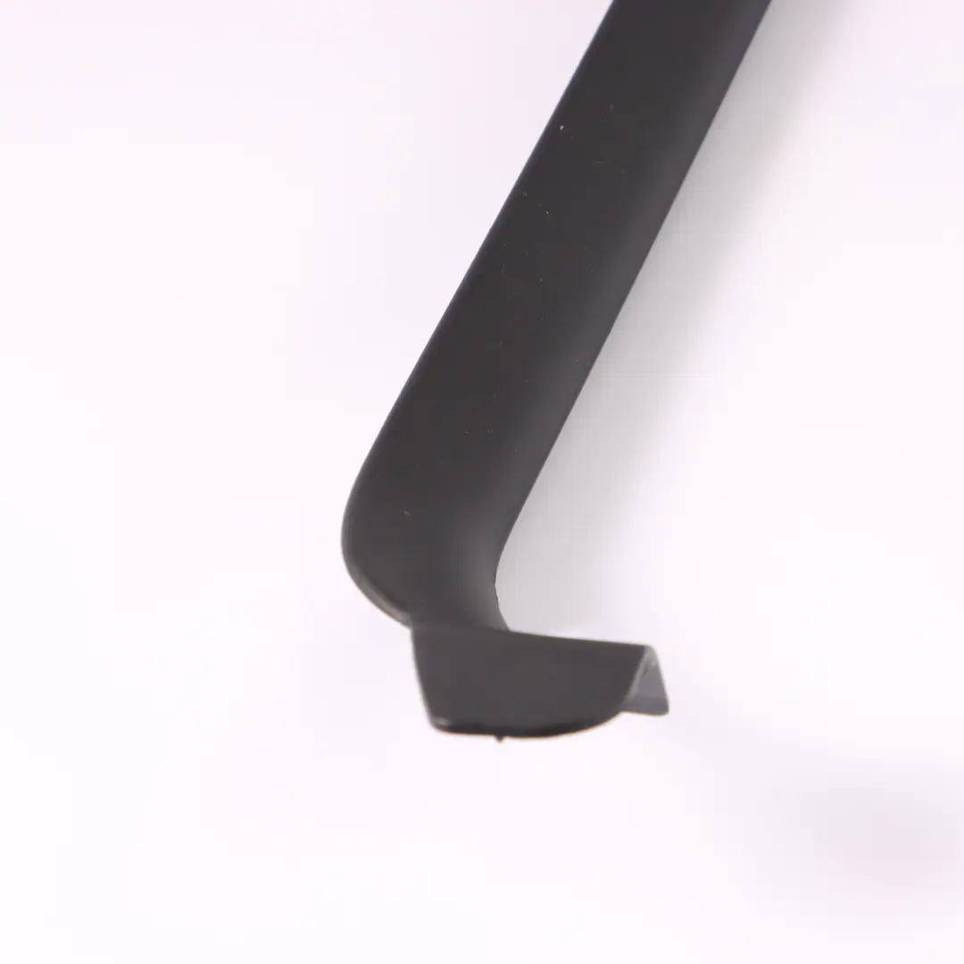 Ventana Marco Cubierta Puerta Trasera Izquierda para BMW F46 con número de pieza 7332983 BMW F46 Ventana Marco Cubierta Puerta Trasera Izquierda - SKU 7332983 - Número de pieza 7332983