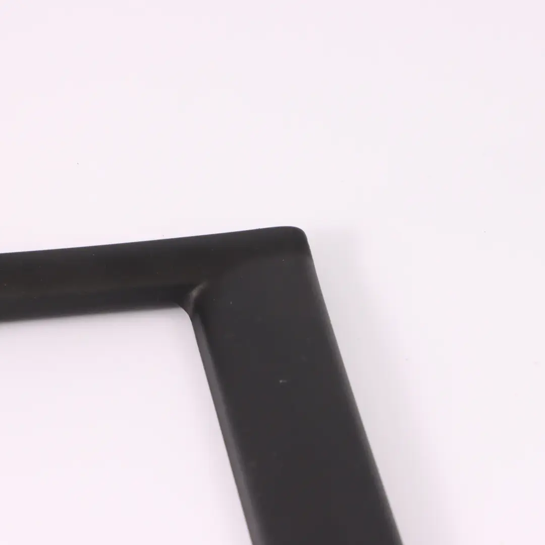 Ventana Marco Cubierta Puerta Trasera Izquierda para BMW F46 con número de pieza 7332983 BMW F46 Ventana Marco Cubierta Puerta Trasera Izquierda - SKU 7332983 - Número de pieza 7332983