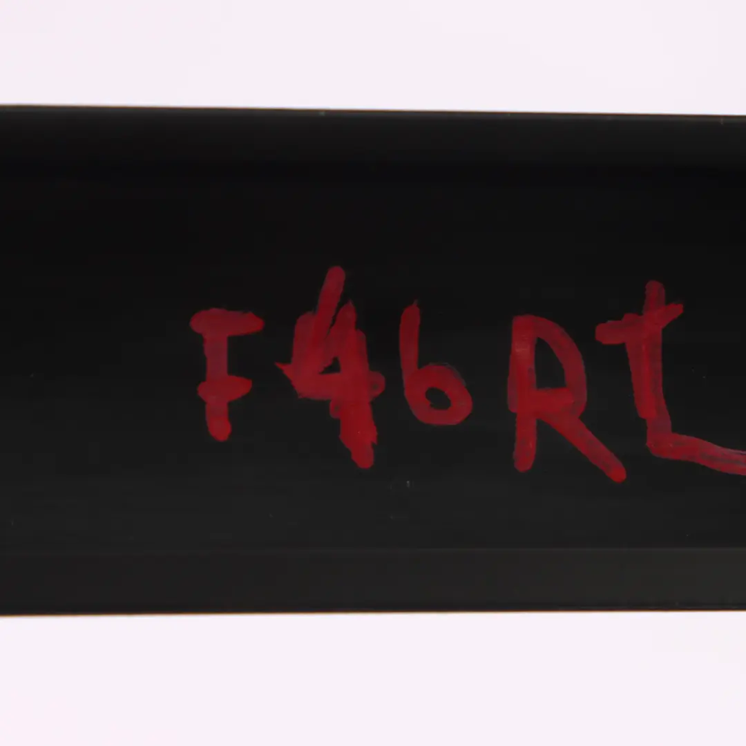 BMW F46 Ventana Marco Cubierta Puerta Trasera Izquierda - SKU 7332983 - Número de pieza 7332983