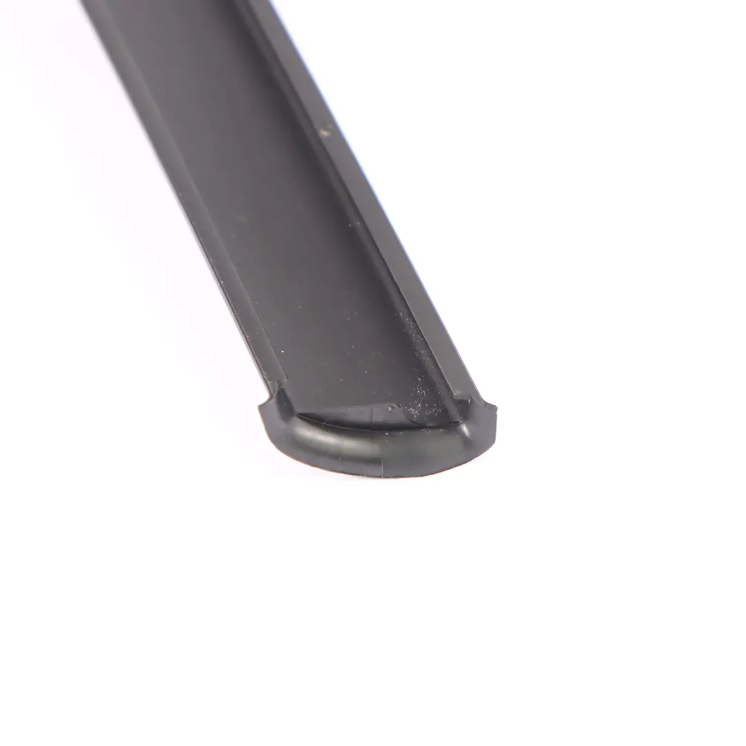 Copertura telaio finestrino porta posteriore destra O/S per BMW F46 con numero di parte 7332984 BMW F46 Copertura telaio finestrino porta posteriore destra O/S - SKU 7332984 - Numero di parte 7332984