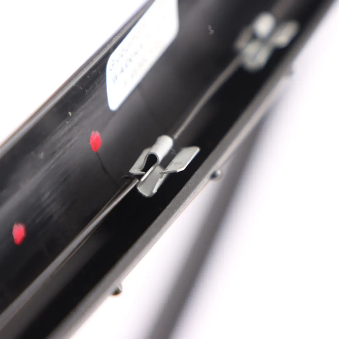 Copertura telaio finestrino porta posteriore destra O/S per BMW F46 con numero di parte 7332984 BMW F46 Copertura telaio finestrino porta posteriore destra O/S - SKU 7332984 - Numero di parte 7332984