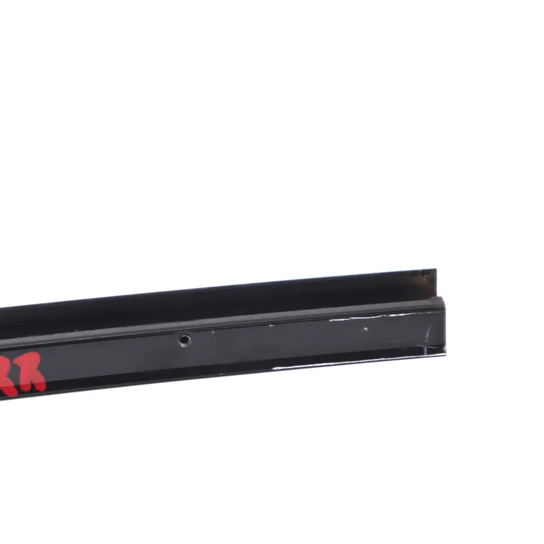 Listwa Prowadnica Szyby Drzwi Prawy Tył Połysk do BMW X4 F26 o numerze 7335618 BMW X4 F26 Listwa Prowadnica Szyby Drzwi Prawy Tył Połysk - SKU 7335618 - Numer Części 7335618