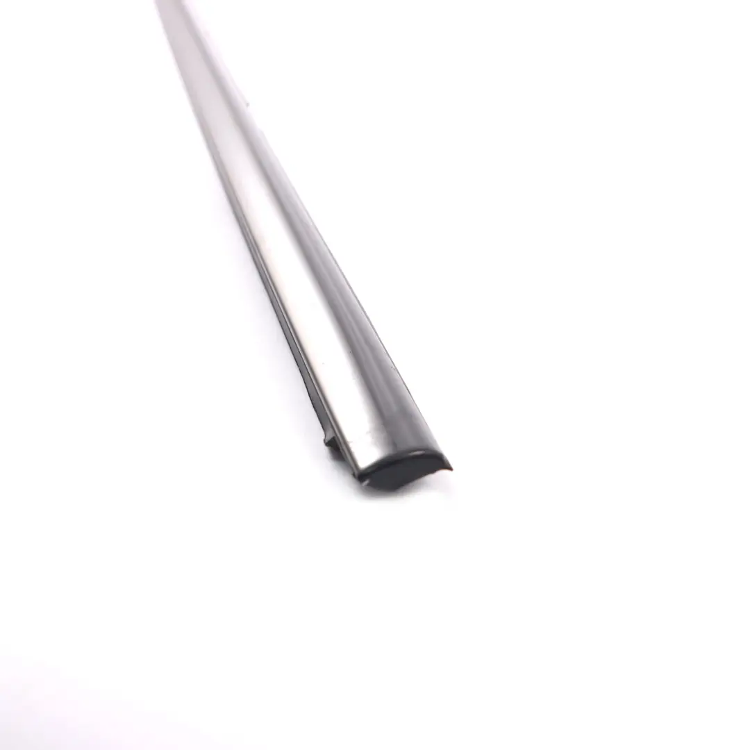 Canal Tapa Tira Puerta Trasera Izquierda Cubiert Exterior Brillo para BMW F26 con número de pieza 7335691 BMW F26 Canal Tapa Tira Puerta Trasera Izquierda Cubiert Exterior Brillo - SKU 7335691 - Número de pieza 7335691