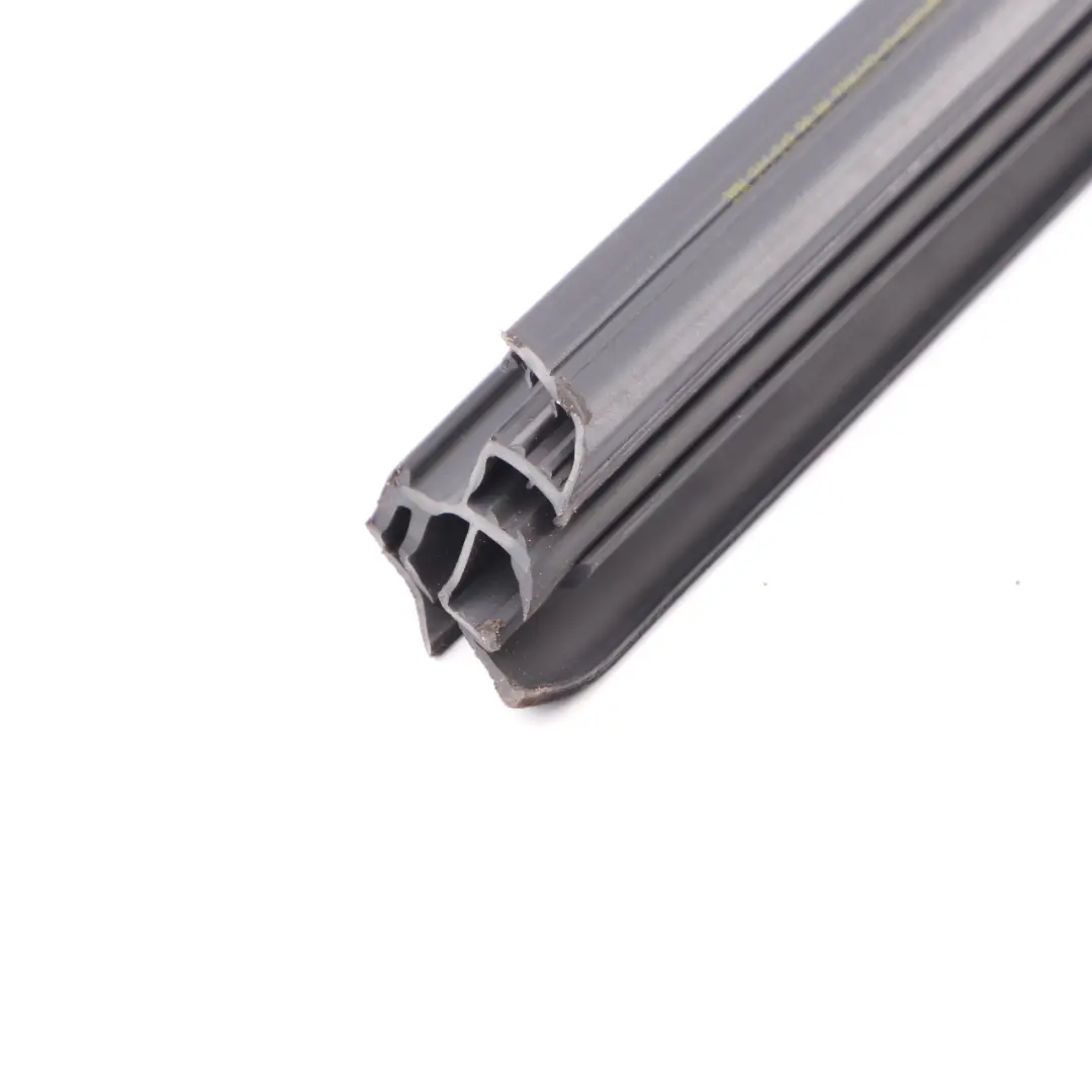 Window Gasket Front Door Right O/S Seal Channel Strip Rubber to BMW G11 with Part number 7336012 BMW G11 Window Gasket Front Door Right O/S Seal Channel Strip Rubber - SKU 7336012 - Part number 7336012