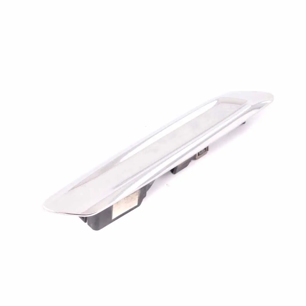 Finitura Pannello Laterale Anteriore Sinistro Cromo per BMW F10 F11 LCI con numero di parte 7336645 BMW F10 F11 LCI Finitura Pannello Laterale Anteriore Sinistro Cromo - SKU 7336645 - Numero di parte 7336645