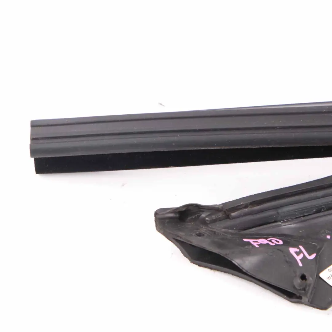 Joint vitre de porte BMW G30 G31 Guide avant gauche d'étanchéité pour à propos du numéro de pièce 7336963 Joint vitre de porte BMW G30 G31 Guide avant gauche d'étanchéité - SKU 7336963 - Numéro de pièce 7336963