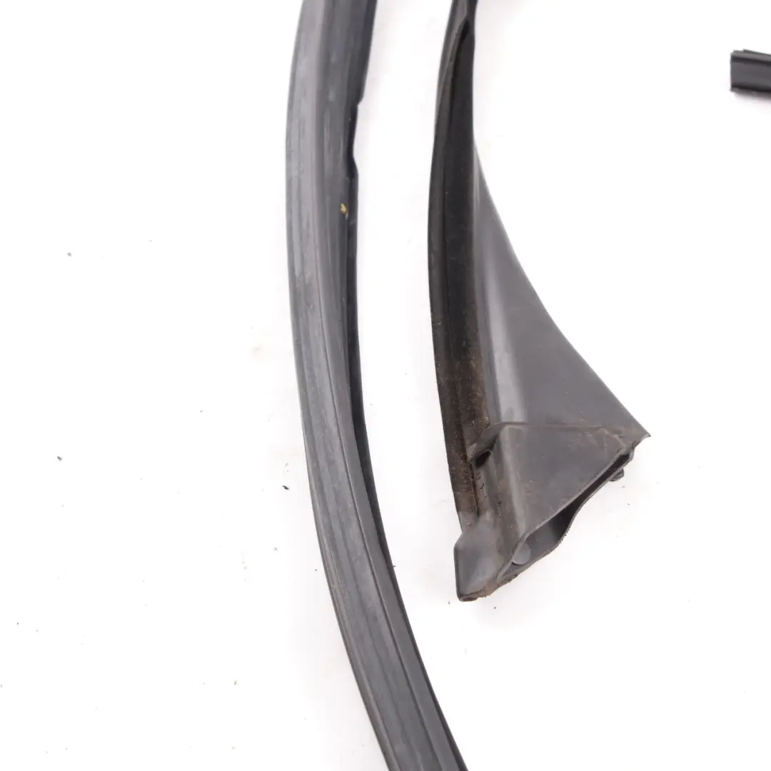 Door Window Seal BMW G30 G31 Guide Front Right O/S Sealing Gasket to with Part number 7336964 Door Window Seal BMW G30 G31 Guide Front Right O/S Sealing Gasket - SKU 7336964 - Part number 7336964