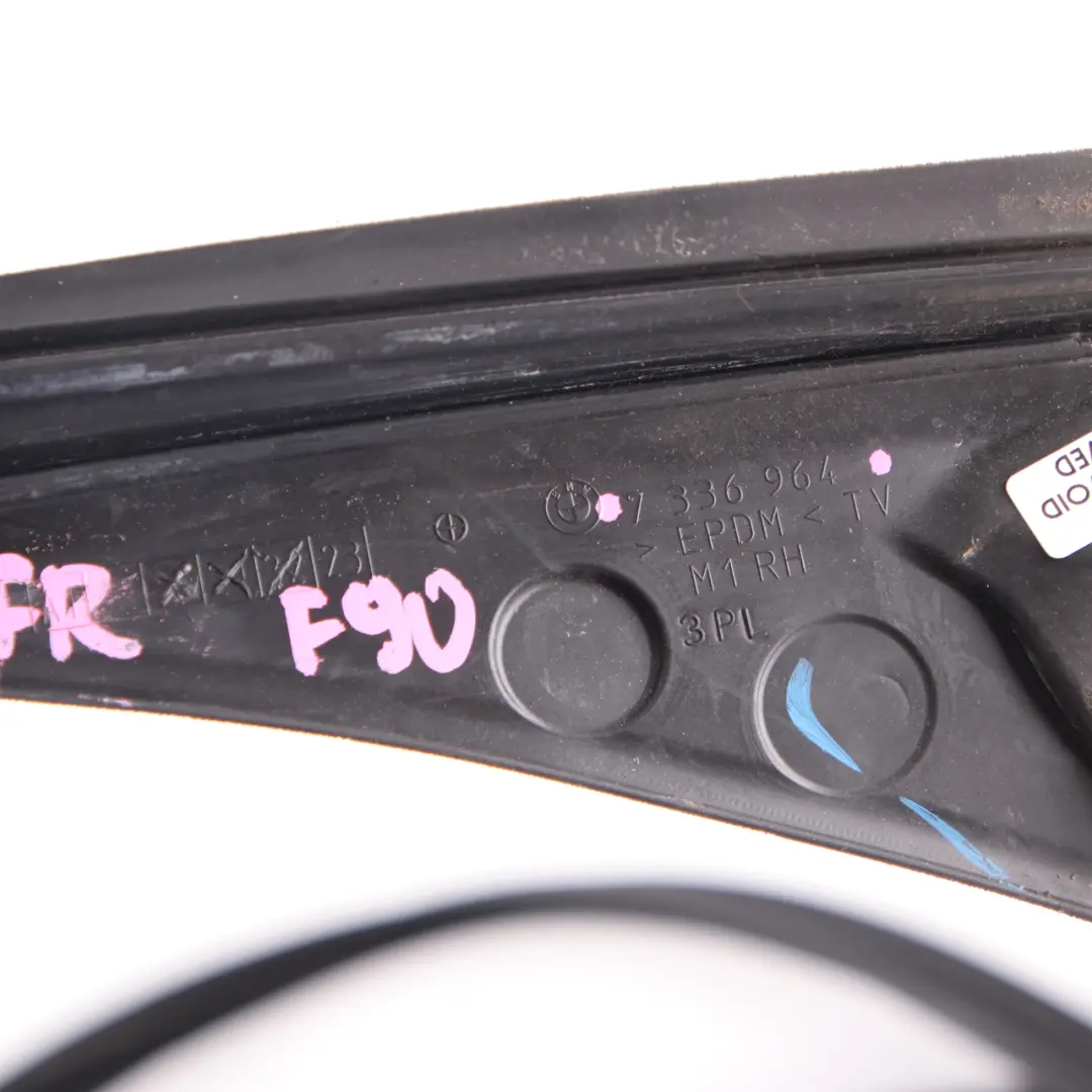 Uszczelka Szyby Drzwi Prawy Przód do BMW G30 G31 o numerze 7336964 BMW G30 G31 Uszczelka Szyby Drzwi Prawy Przód - SKU 7336964 - Numer Części 7336964
