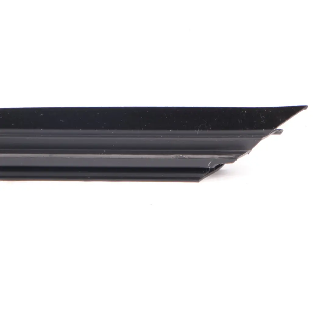 Listwa Uszczelka Drzwi Lewy Tył Lewa Tylna do BMW G30 G31 o numerze 7336983 BMW G30 G31 Listwa Uszczelka Drzwi Lewy Tył Lewa Tylna - SKU 7336983 - Numer Części 7336983