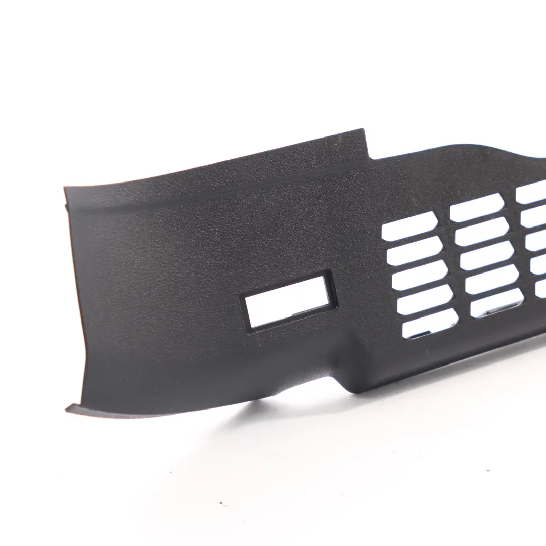 Embellecedor panel trasero derecho maletero Negro para BMW X4 F26 con número de pieza 7337582 BMW X4 F26 Embellecedor panel trasero derecho maletero Negro - SKU 7337582 - Número de pieza 7337582