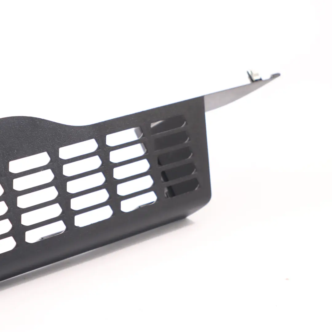 Embellecedor panel trasero derecho maletero Negro para BMW X4 F26 con número de pieza 7337582 BMW X4 F26 Embellecedor panel trasero derecho maletero Negro - SKU 7337582 - Número de pieza 7337582