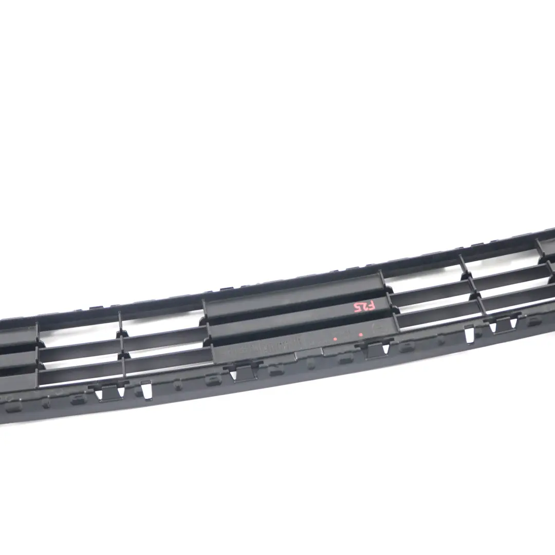 Przedni Zderzak Kratka Środkowa Dolna Osłona do BMW X3 F25 o numerze 7338491 BMW X3 F25 Przedni Zderzak Kratka Środkowa Dolna Osłona - SKU 7338491 - Numer Części 7338491