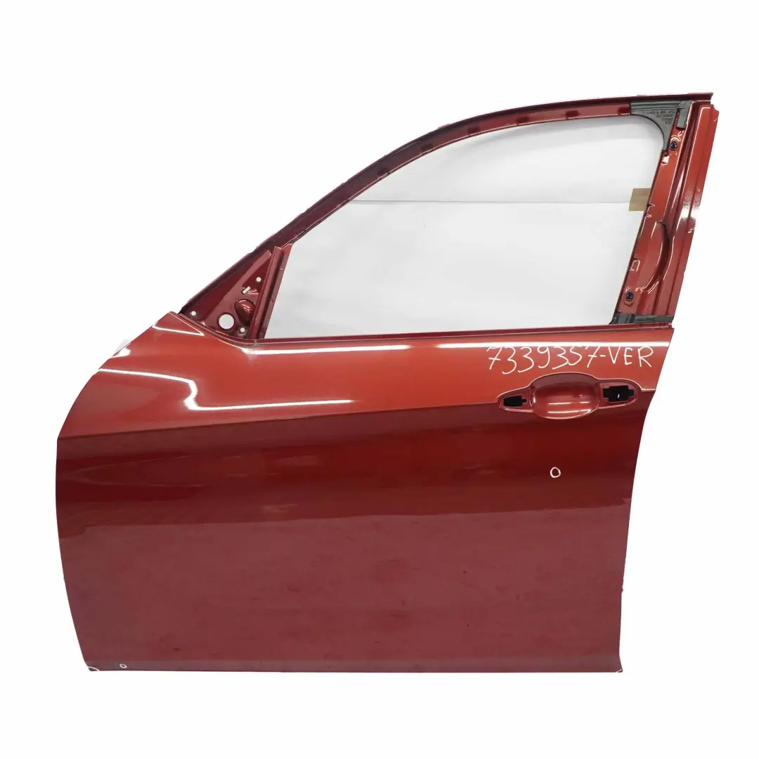 Puerta Delantera Izquierda Vermilionrot Vermillion Red Metallic - A82 para BMW X1 E84 con número de pieza 7339357 BMW X1 E84 Puerta Delantera Izquierda Vermilionrot Vermillion Red Metallic - A82 - SKU 7339357-VER - Número de pieza 7339357